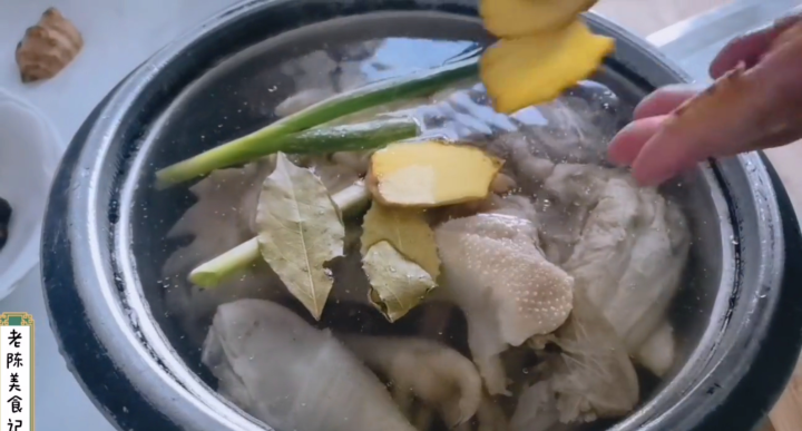 清炖鸡怎么炖（原味清炖鸡汤正确做法技巧）