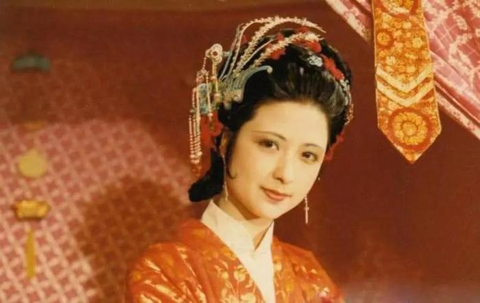 一个简简单单的发髻却可以窥见《红楼梦》中女子的地位