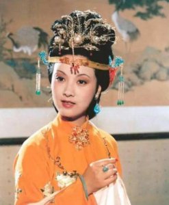 ​一个简简单单的发髻却可以窥见《红楼梦》中女子的地位