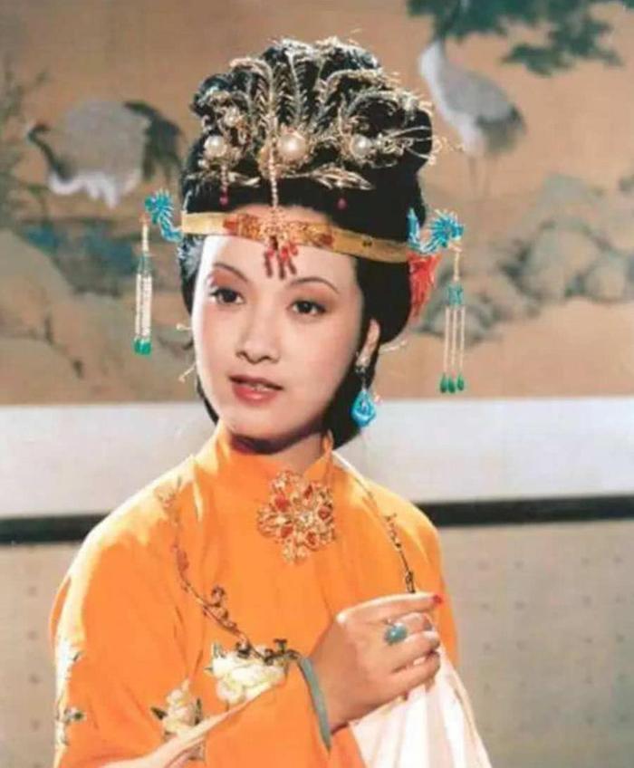 一个简简单单的发髻却可以窥见《红楼梦》中女子的地位