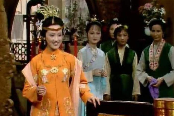 一个简简单单的发髻却可以窥见《红楼梦》中女子的地位