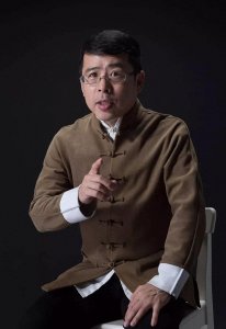 ​收养女儿学生、被央视开除的儒生阿丘如何毁掉自己的