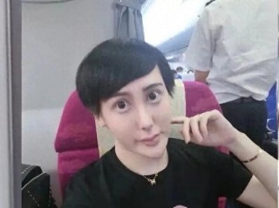 ​刘梓晨：从网络争议到演艺圈的堂试