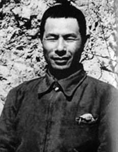 ​他一家满门英烈，堂侄是开国少将，长子正国级，还有三个将军子女