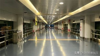 ​重庆机场改造构想引热议：闲置航站楼变身高铁站，你赞同吗？