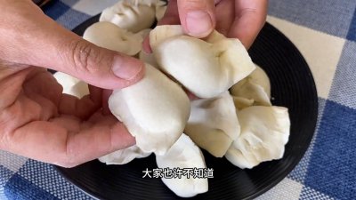 ​煮速冻饺子，凉水和开水下锅都错了，教你正确做法，不露馅...
