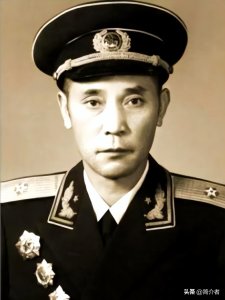 ​马忠全，海军北海舰队原司令员，湖北籍开国少将
