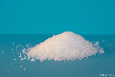 ​片碱的作用与用途、片碱是危险品吗？片碱生产厂家多少钱一吨