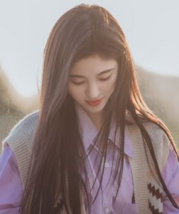 ​鞠婧祎真人有多矮？节目中脱掉高跟鞋换上拖鞋，意外暴露真实身高