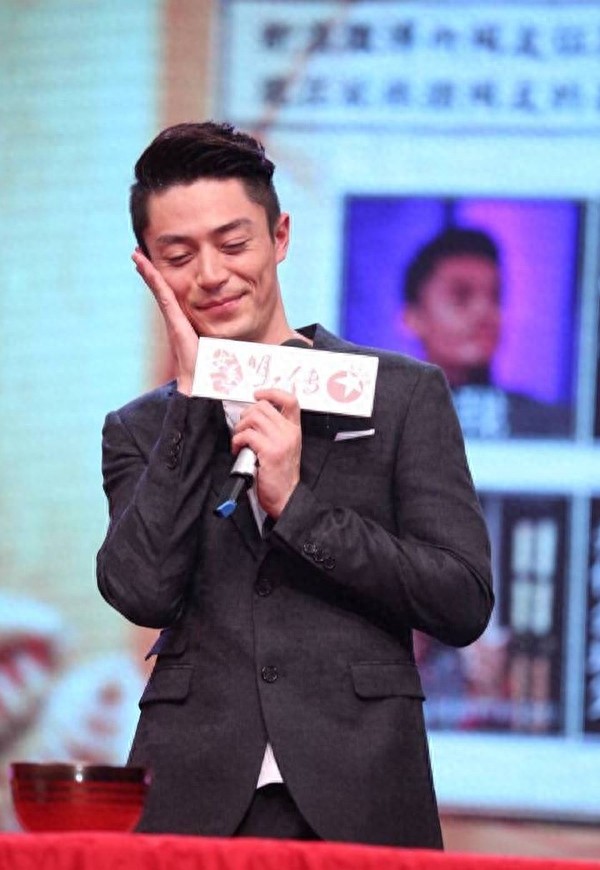 霍建华新年贺岁系列表情包—“别说话，吻我~”