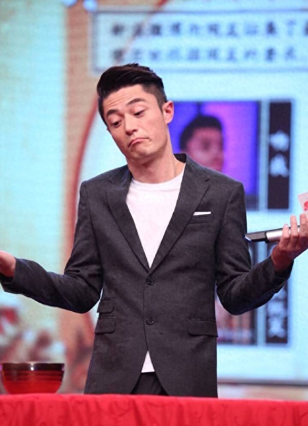 霍建华新年贺岁系列表情包—“别说话，吻我~”