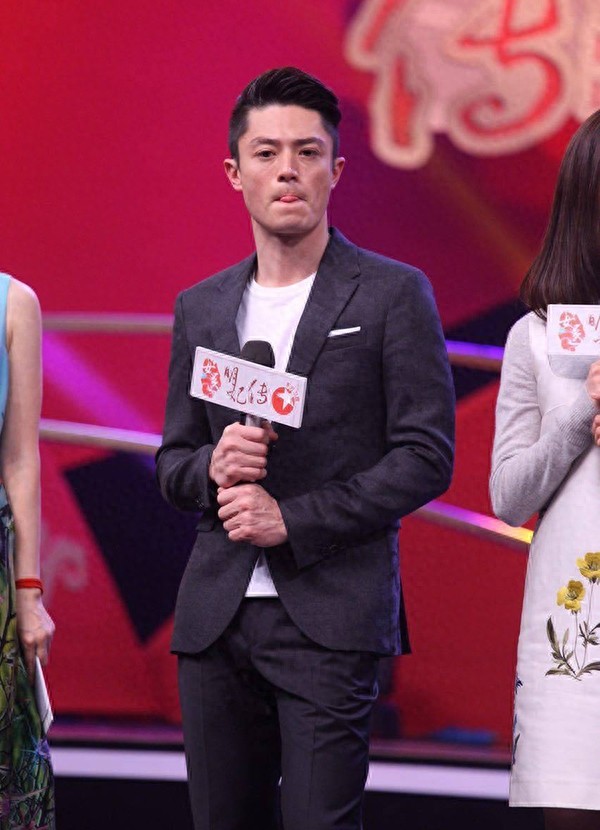 霍建华新年贺岁系列表情包—“别说话，吻我~”