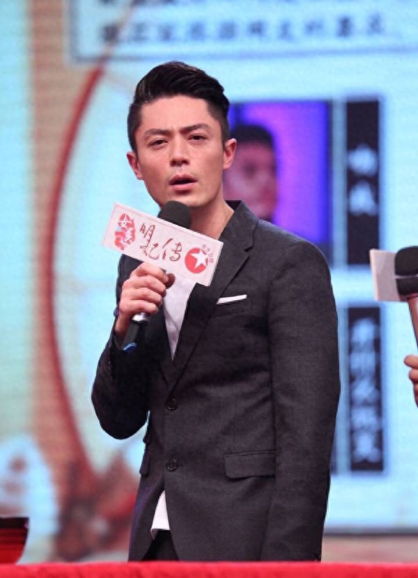 霍建华新年贺岁系列表情包—“别说话，吻我~”