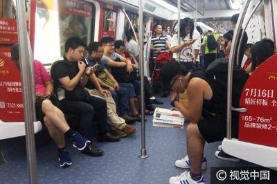 ​深圳地铁设商务车厢票价贵两倍，商务舱和普通舱呈“冰火两重天”