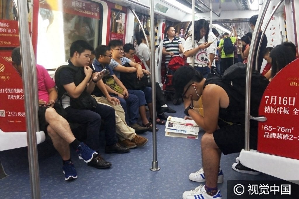 深圳地铁设商务车厢票价贵两倍，商务舱和普通舱呈“冰火两重天”