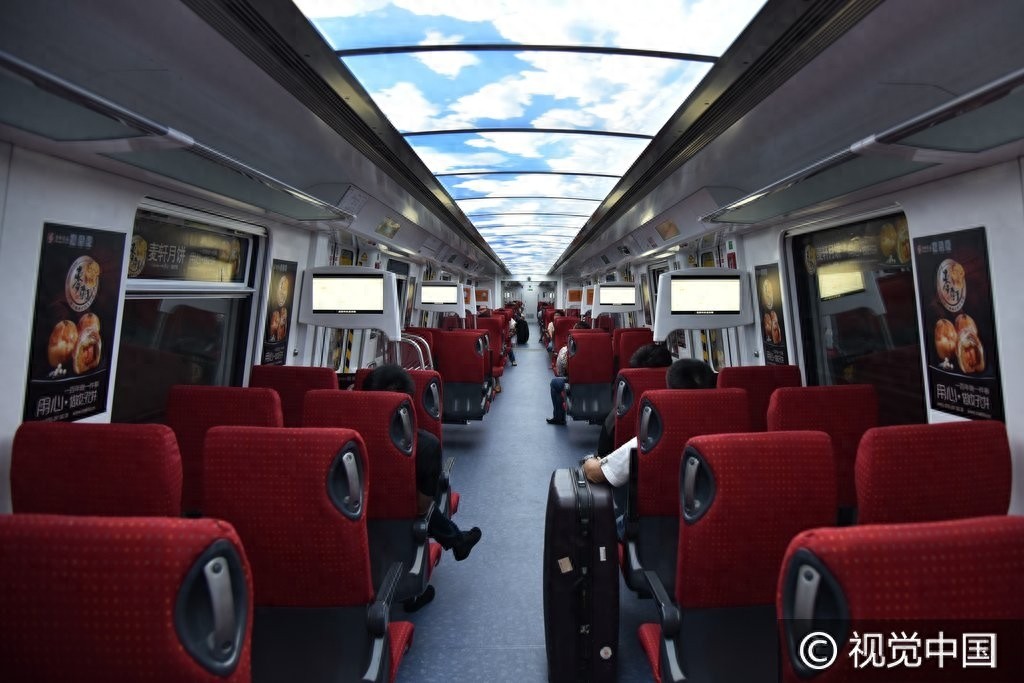深圳地铁设商务车厢票价贵两倍，商务舱和普通舱呈“冰火两重天”