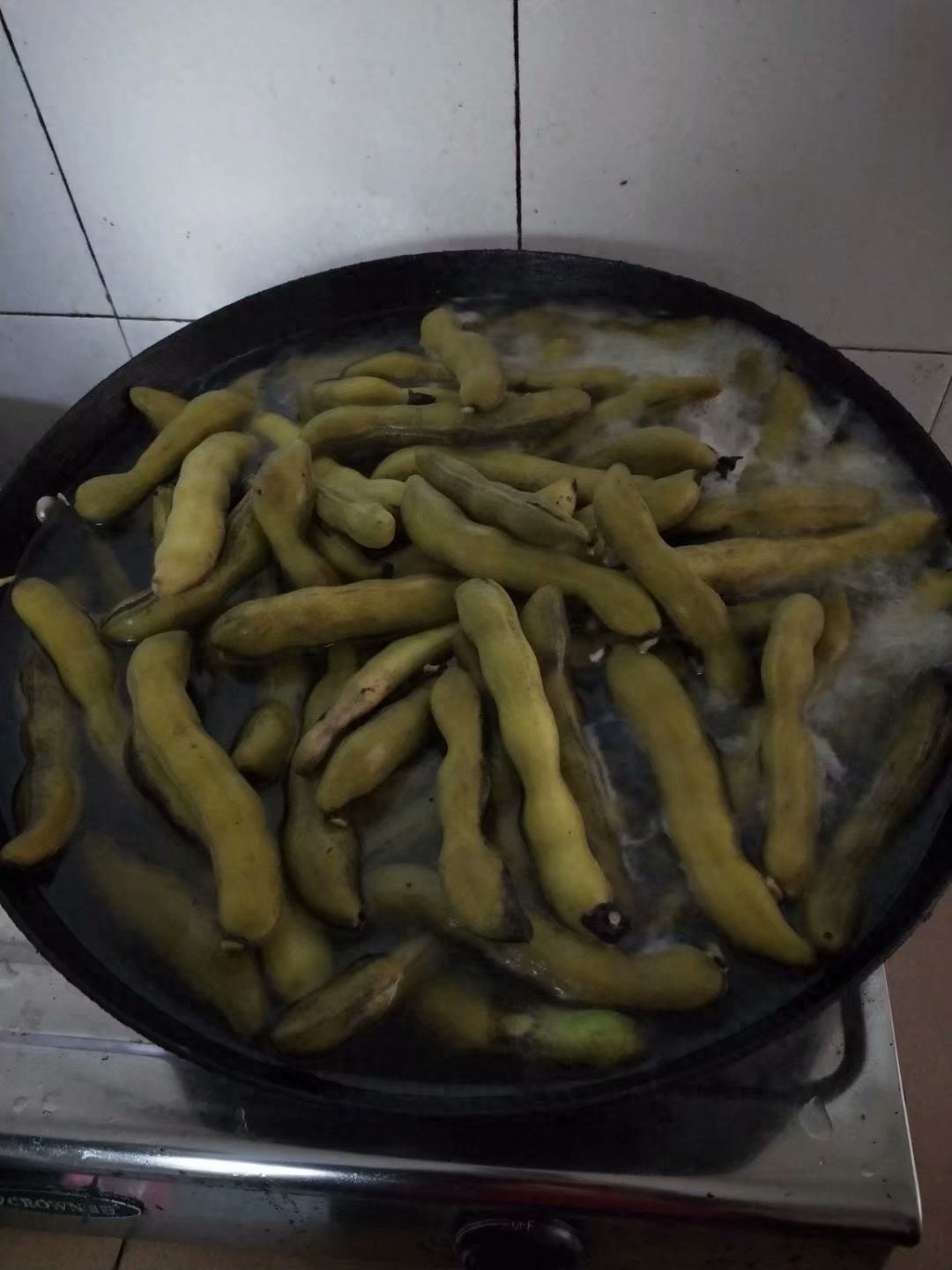 狗爪豆煮熟浸泡去毒过程