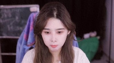 ​离别前的疯狂！斗鱼女主播穿护士装挑衅打针，网友困惑又期待