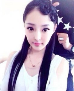 ​镜头下小范冰冰王洁曦葬礼，死因凄惨让人心痛，张含韵朱一龙悼念