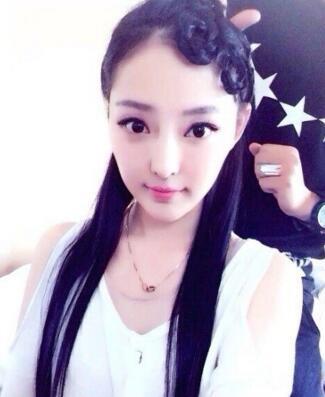 镜头下小范冰冰王洁曦葬礼，死因凄惨让人心痛，张含韵朱一龙悼念