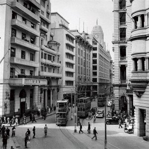 ​1950年霍英东去澳门追查遭劫物资，被人用枪顶头“再嚷就毙了你”
