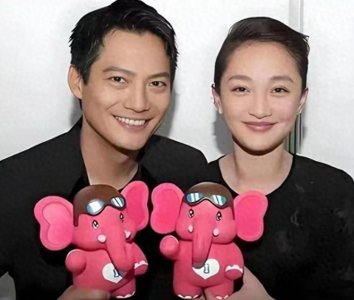 ​离婚6年后，高圣远转身回美国，找了个年轻貌美富婆，周迅仍单身
